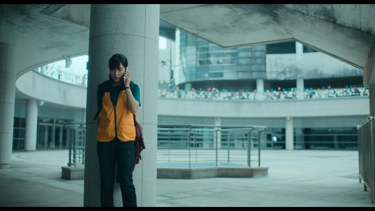 Goodbye Earth.2024.S01E04.1080p.NF.WEB-DL.DDP5.1.Atmos.H.264-AYA.mkv_20240427_074716.450.jpg