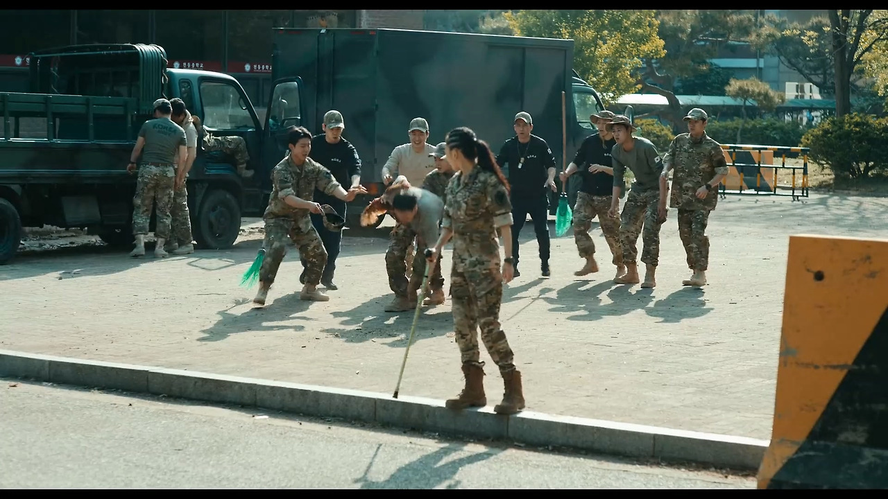 Goodbye Earth.2024.S01E04.1080p.NF.WEB-DL.DDP5.1.Atmos.H.264-AYA.mkv_20240427_074630.267.jpg