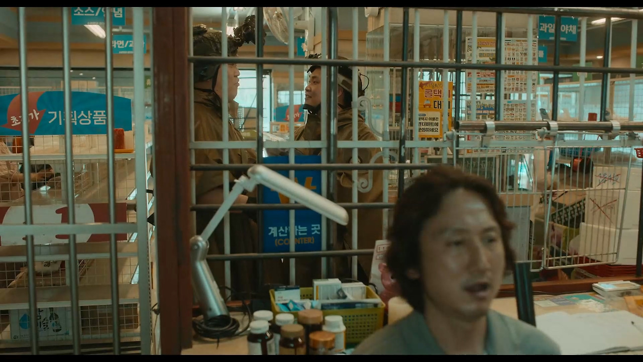 Goodbye Earth.2024.S01E02.1080p.NF.WEB-DL.DDP5.1.Atmos.H.264-AYA.mkv_20240427_075320.571.jpg