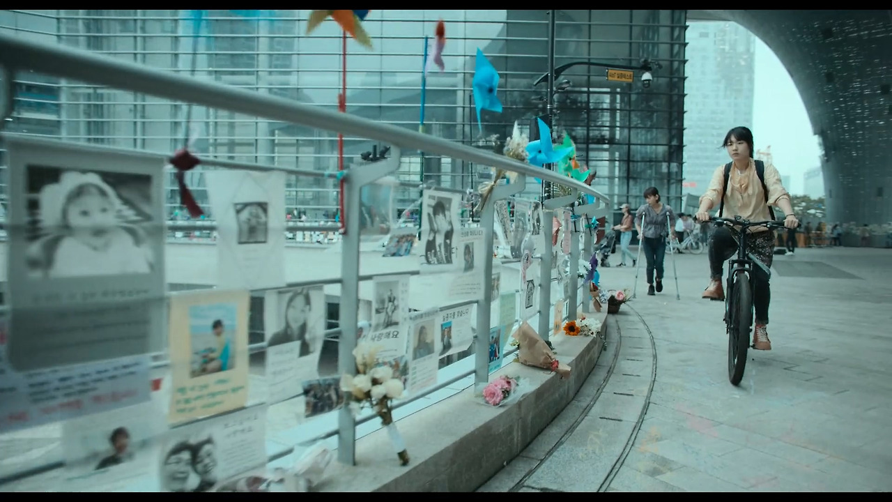 Goodbye Earth.2024.S01E01.1080p.NF.WEB-DL.DDP5.1.Atmos.H.264-AYA.mkv_20240427_074951.082.jpg