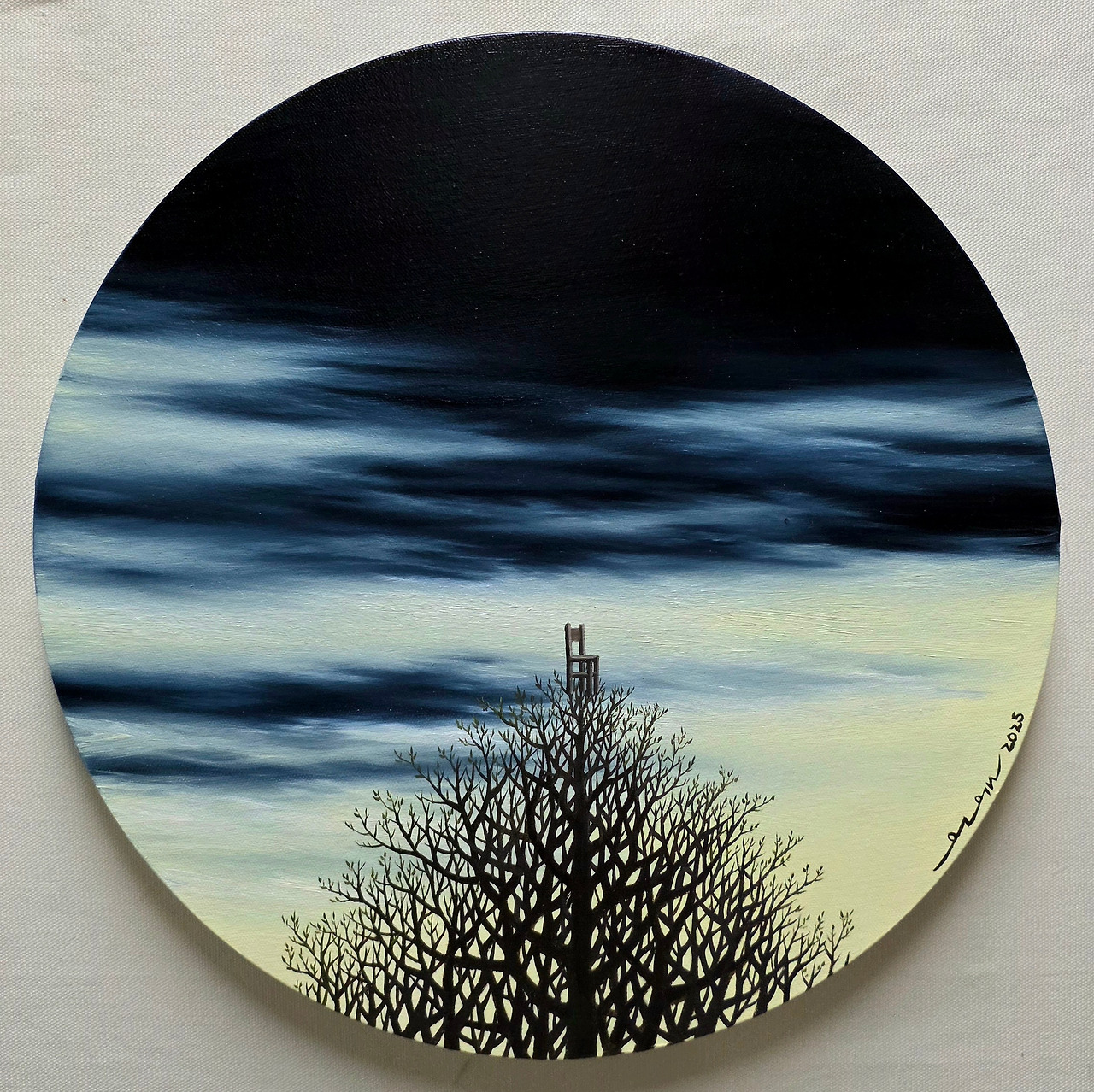 나무의자_ 지름40_oil on canvas_2025_120만원.jpg