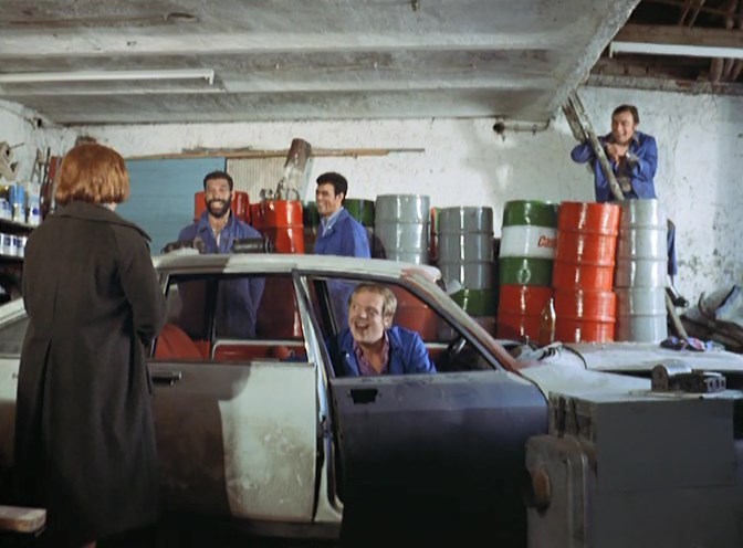 파스빈더, 불안은 영혼을 잠식한다 Angst.Essen.Seele.Auf.1974.DVDRip.x264.AC3.CD2-CM.avi_snapshot_38.02_[2021.04.17_22.39.56].jpg