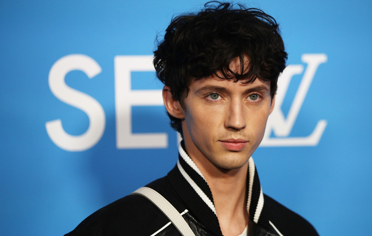 Troye-Sivan-2000-x-1270.jpg