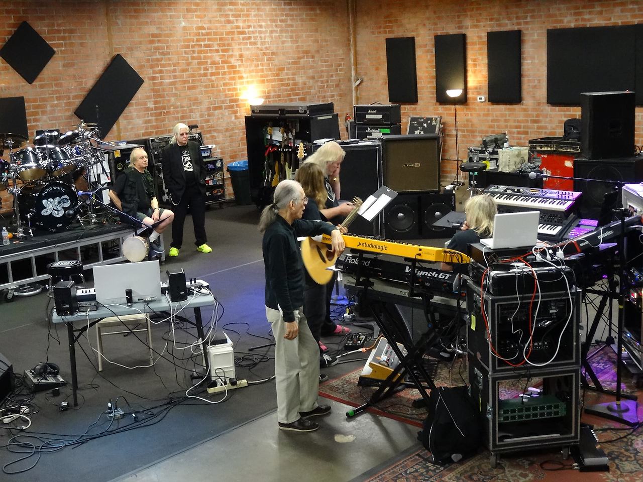 예스와 베이커.jpg