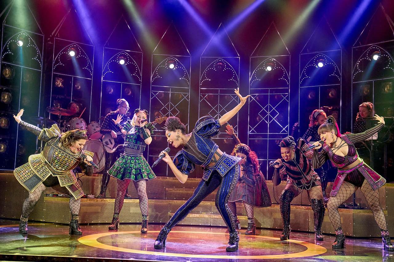 [SIX] UK_파 (Manuel Harlan Photography).jpg