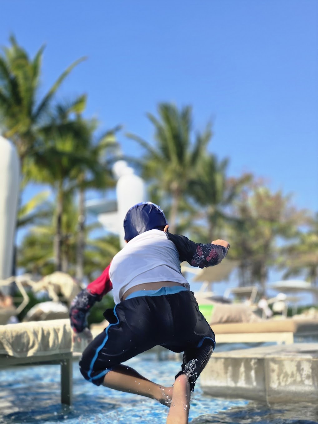 발리-신난 엉덩이.jpg