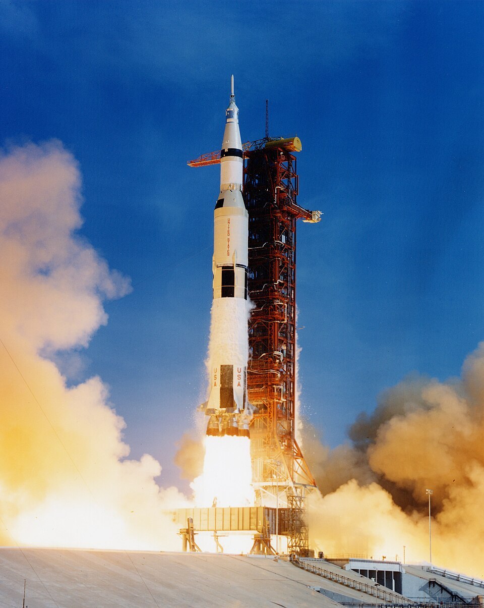960px-Apollo_11_Saturn_V_lifting_off_on_July_16%2C_1969.jpg