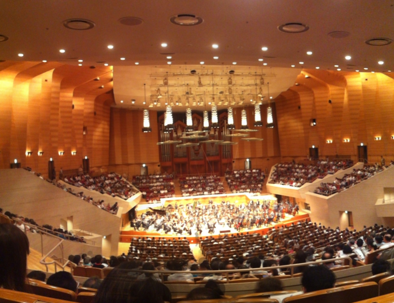 Suntory_hall_-_inside_-_August_2014.jpg
