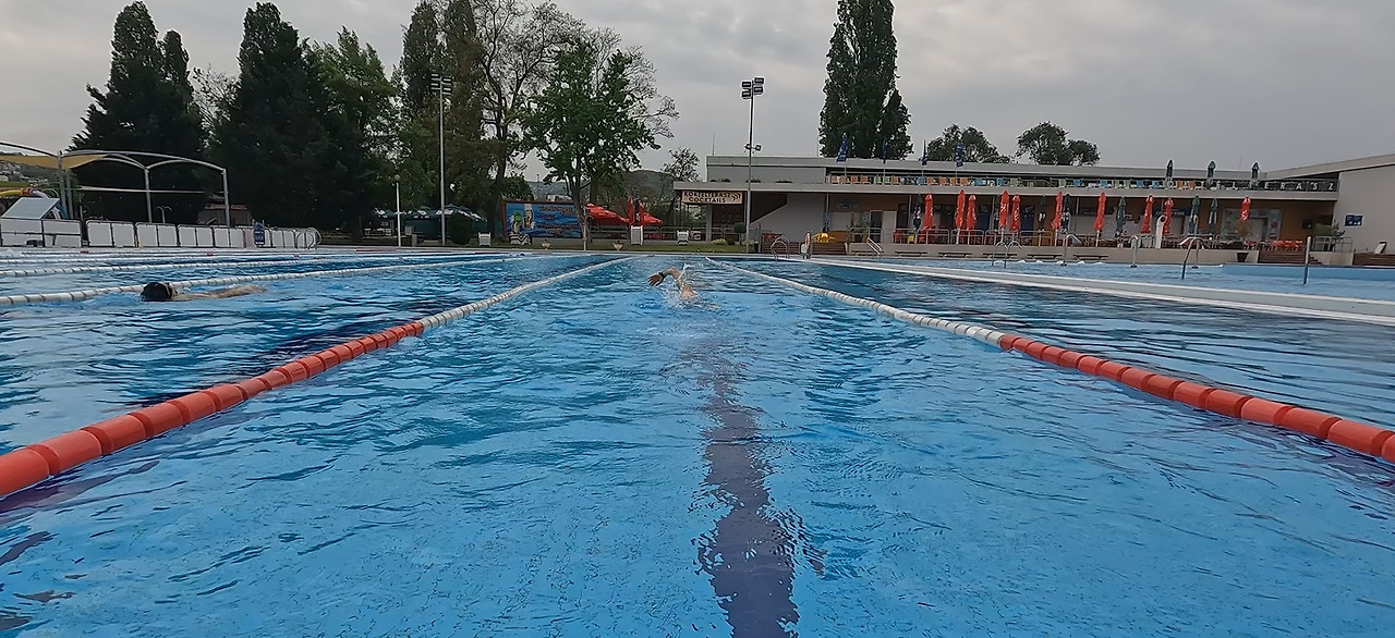 실외수영장.jpg