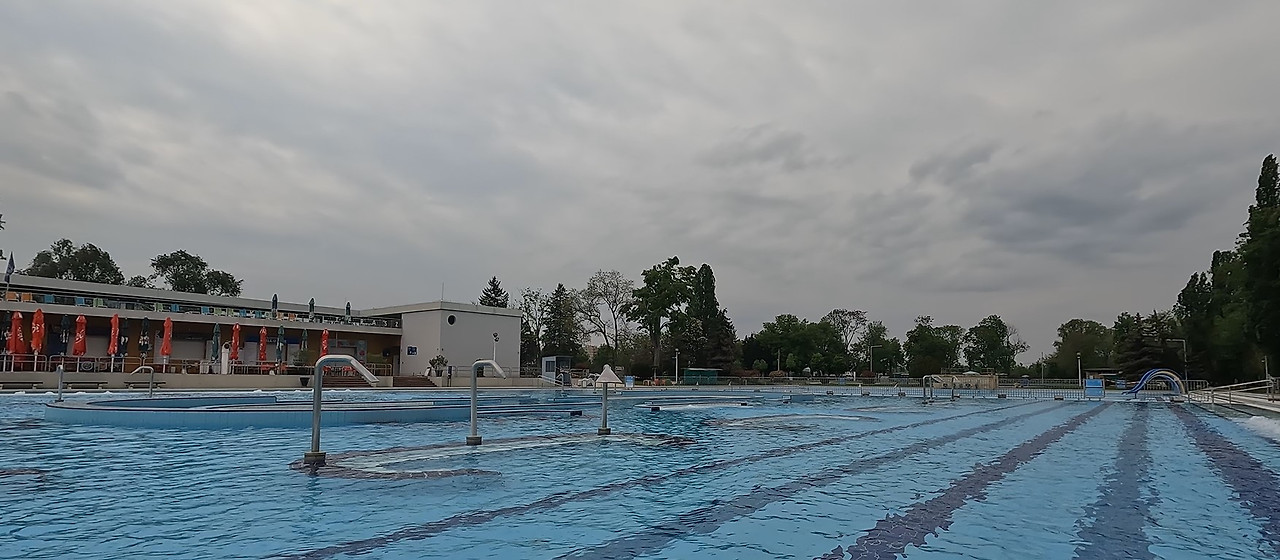 실외수영장4.jpg