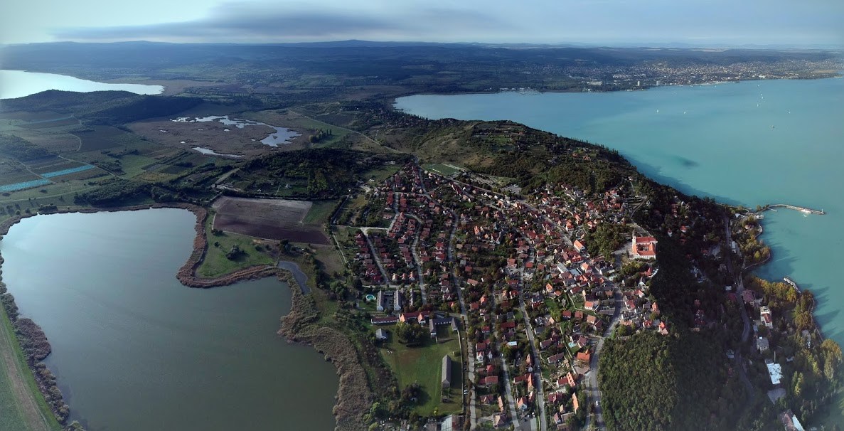 Tihany_dr%C3%B3n_panor%C3%A1ma.jpg