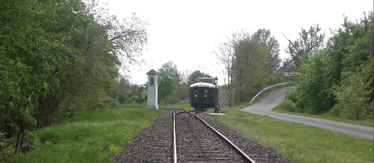 기차오는 장면.jpg