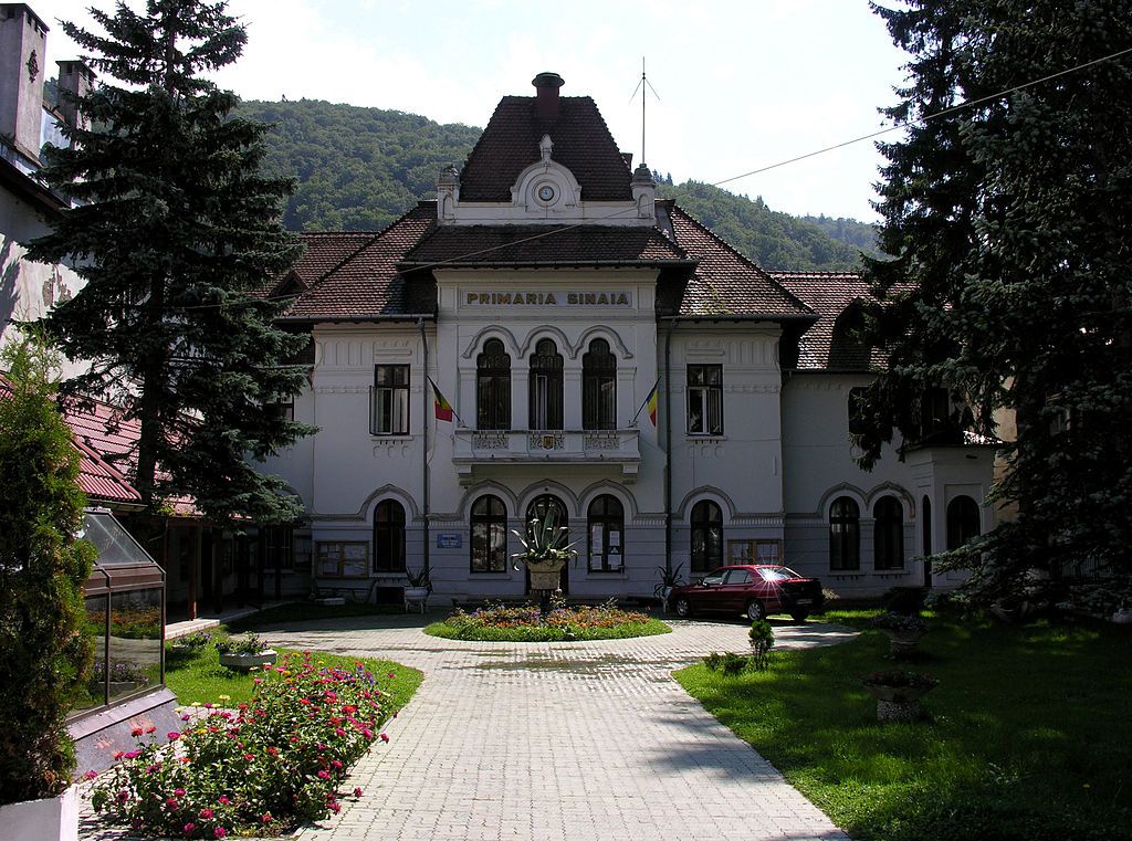 1024px-Romania_Sinaia_city_hall.jpg