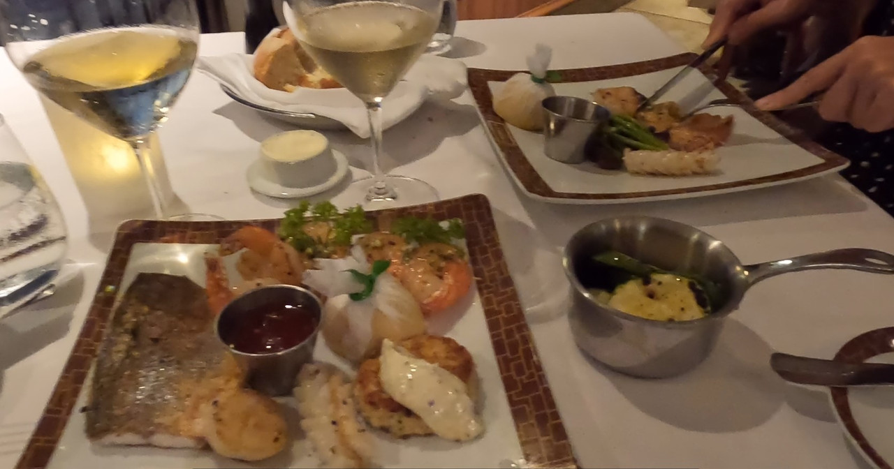 파인다이닝에서의 식사.jpg