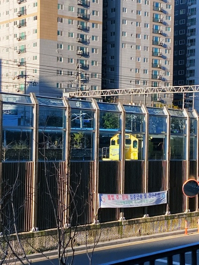 20211203기차가 보이는 자리.jpg