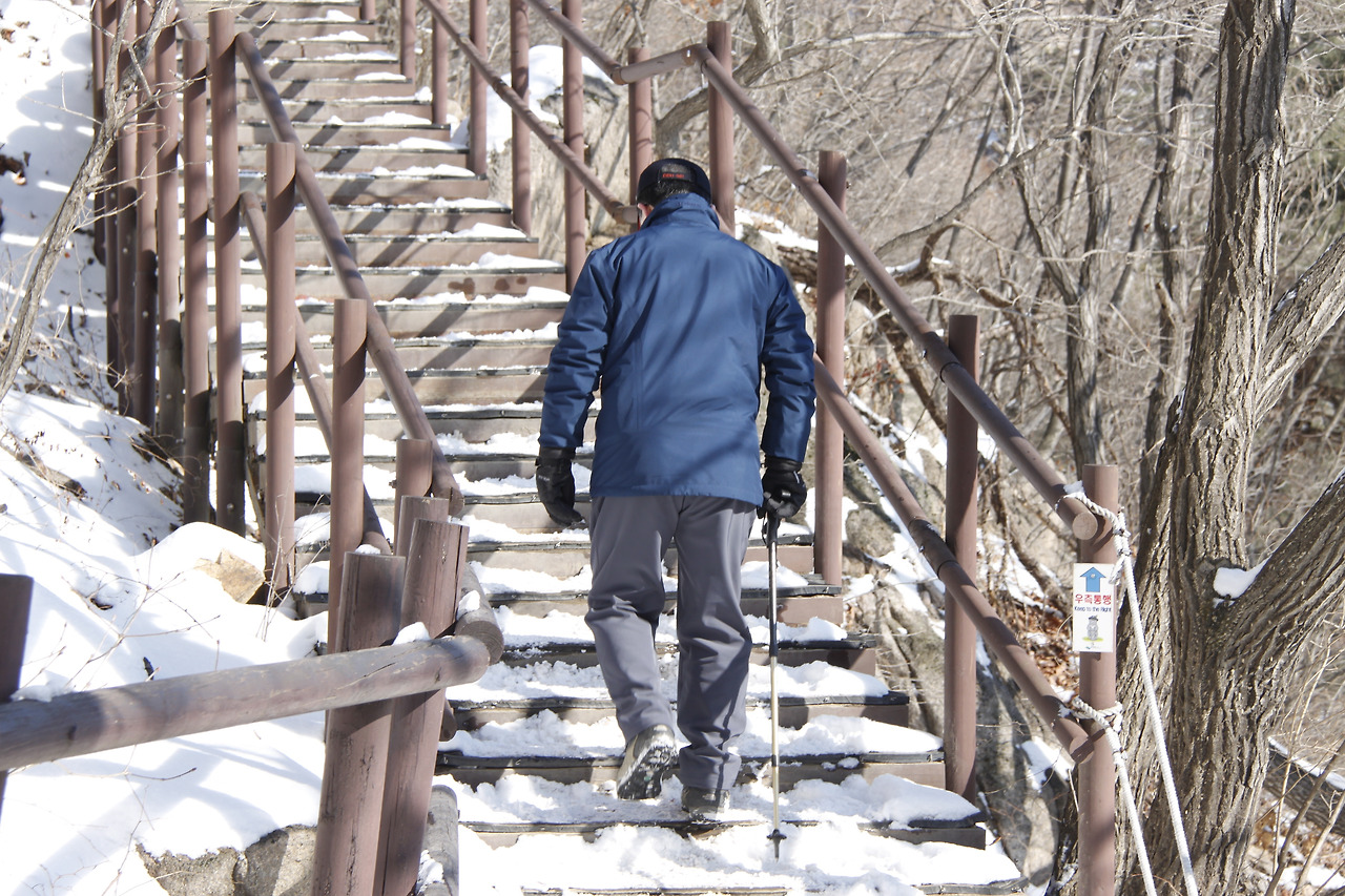 북한산 가는 뒷모습.jpg