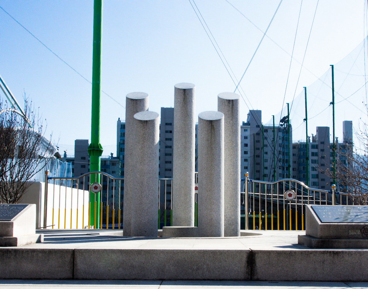 대구고 2·28 민주운동 기념탑.jpg