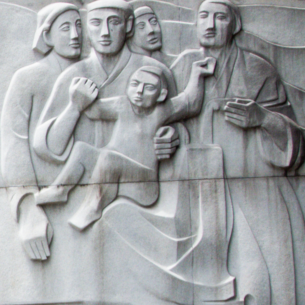 31 선언기념탑 좌 부조.jpg