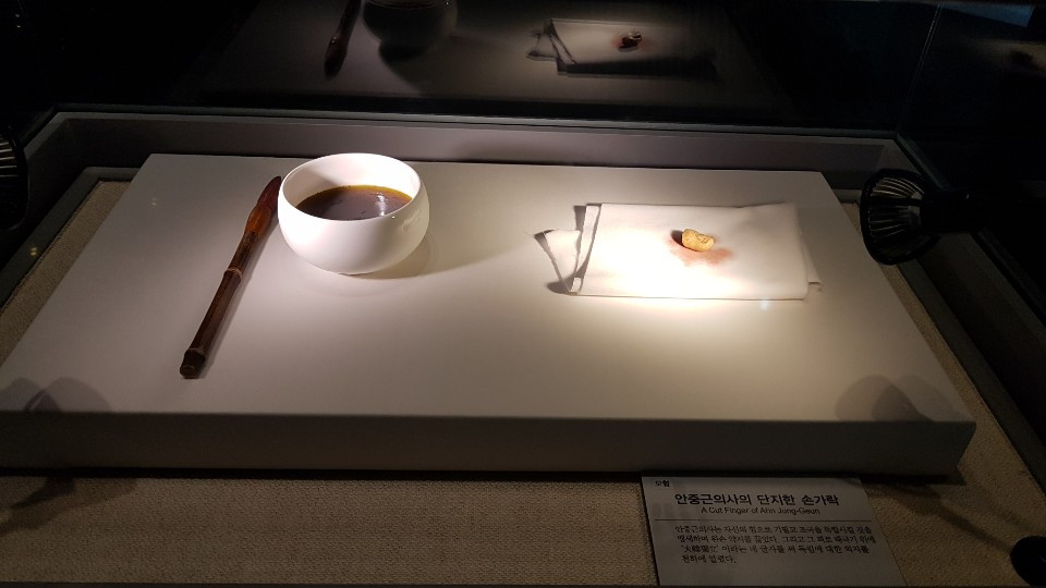 13 기념관 전시1.jpg