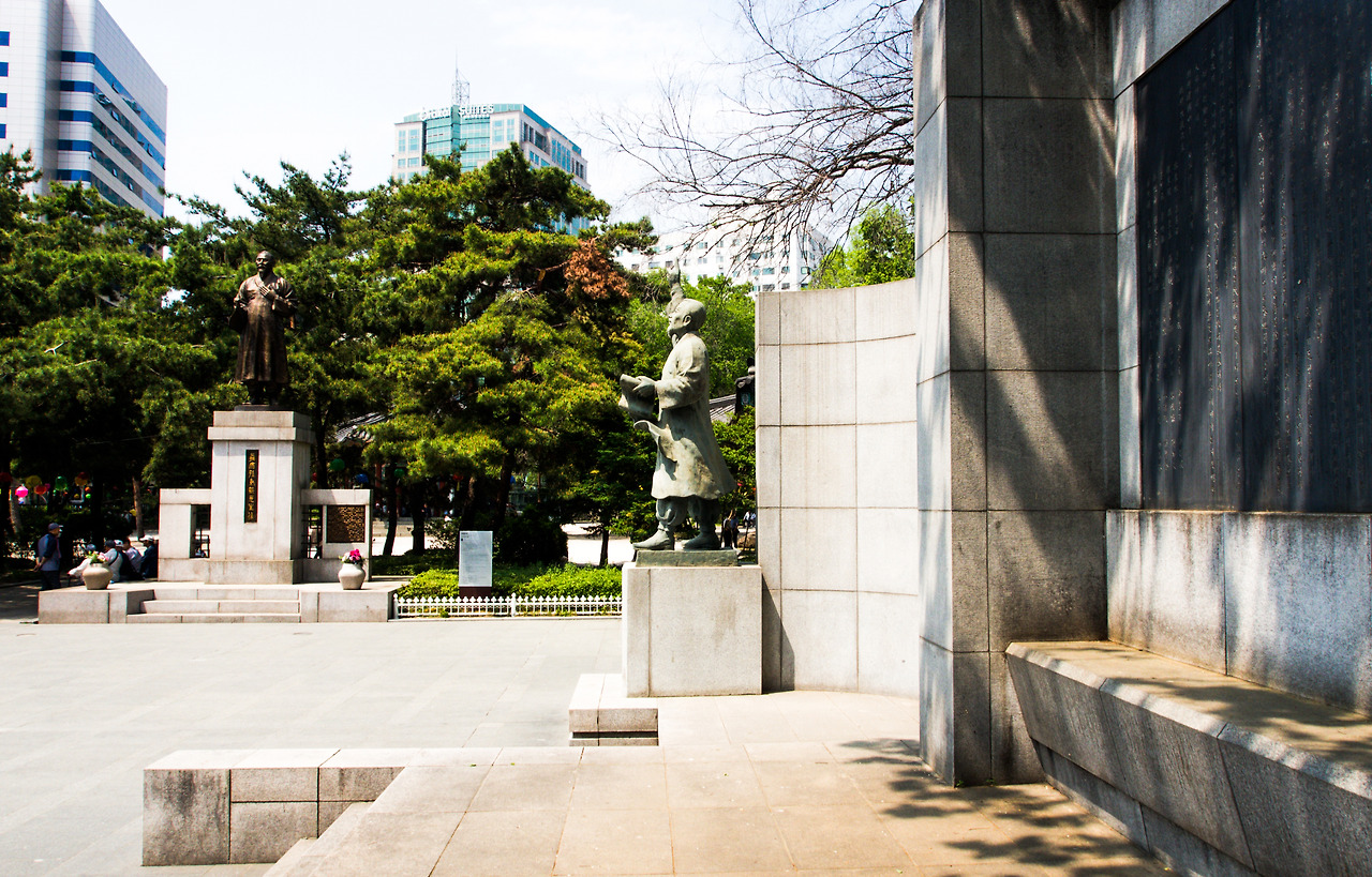 탑골공원 전경_edited.jpg