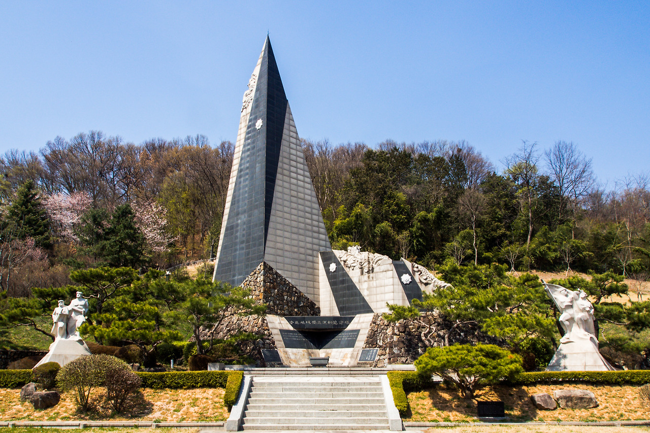 8 전주시, 「全北地域獨立運動追念塔(전북지역독립운동추념탑)」 1994.7.21_edited.jpg