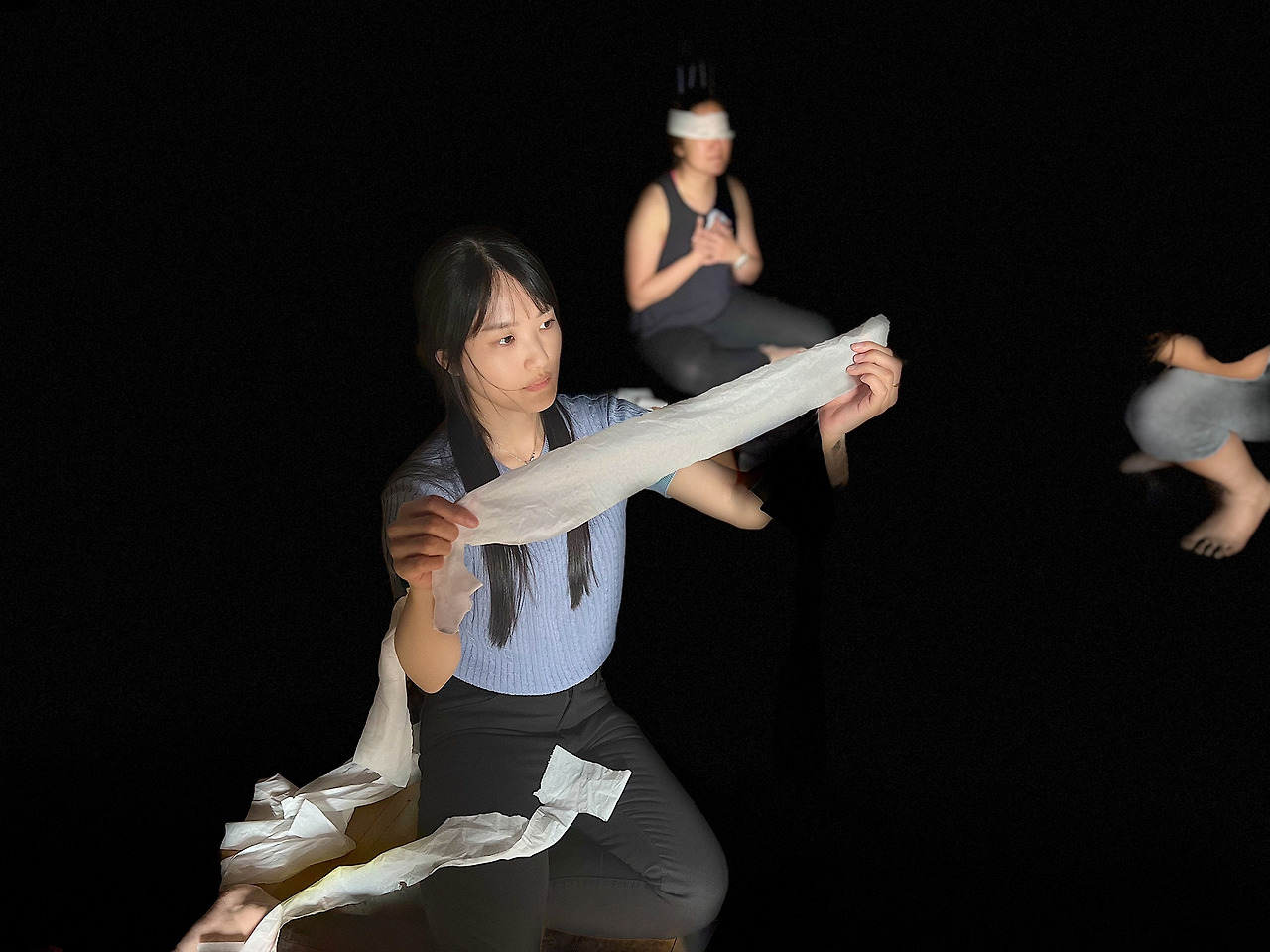 Advanced Theatre Practice 졸업 공연 팀 The Others Theatre Company의 Tunnel Vision 연습.jpg