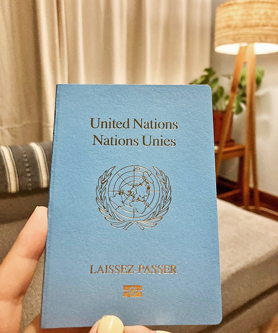 은경의 유엔 여권.jpg