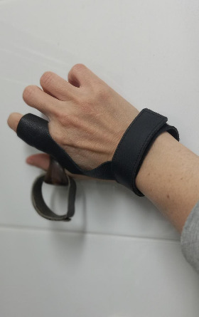 깍지 착용샷.jpg