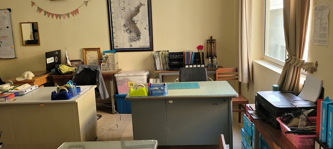 1월 한국어학과사무실.jpg