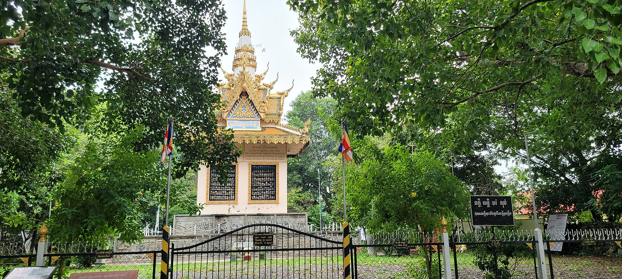 10월 킬링필드추모탑.jpg