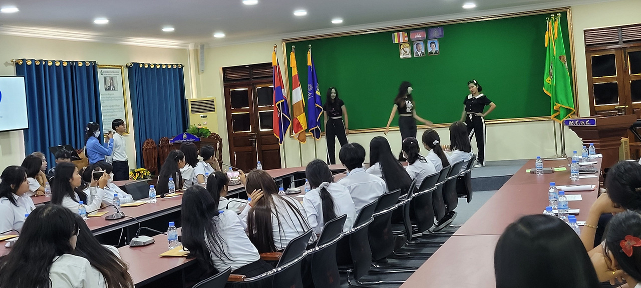 2월 신입생환영회 축하공연.jpg