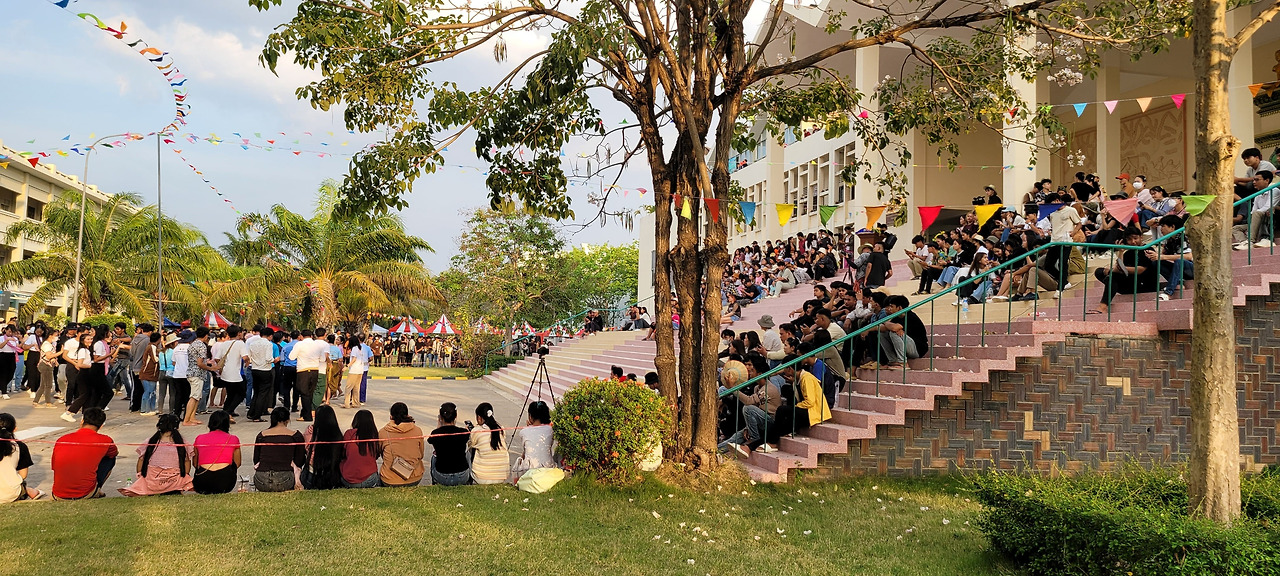 4월 쫄츠남 군무1.jpg