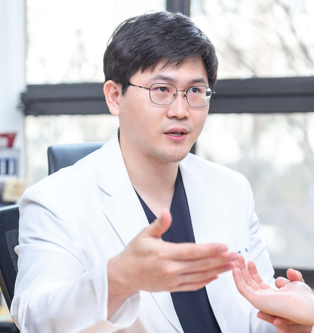 오진철원장님 진료_4.jpg