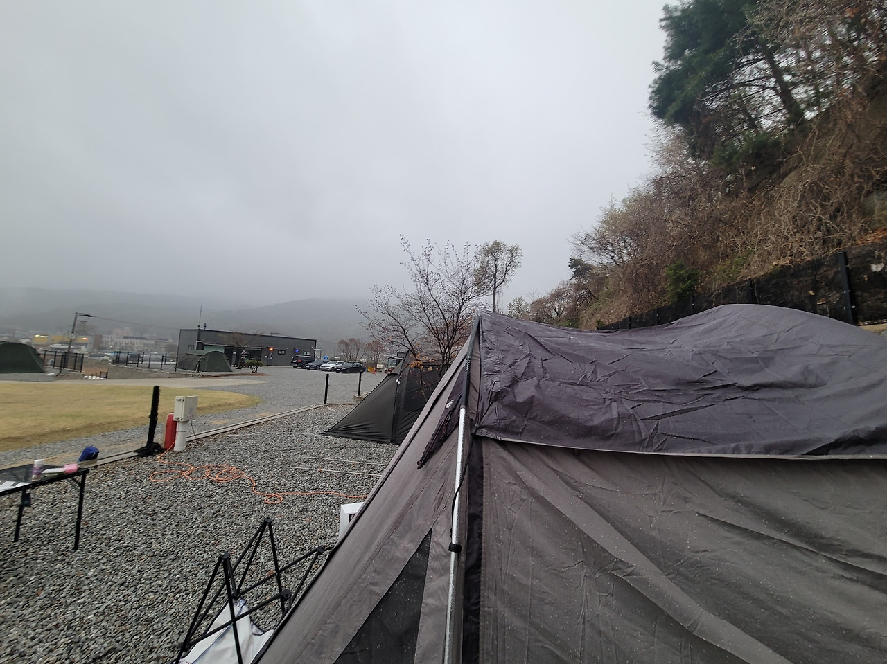 비가 내린다.jpg