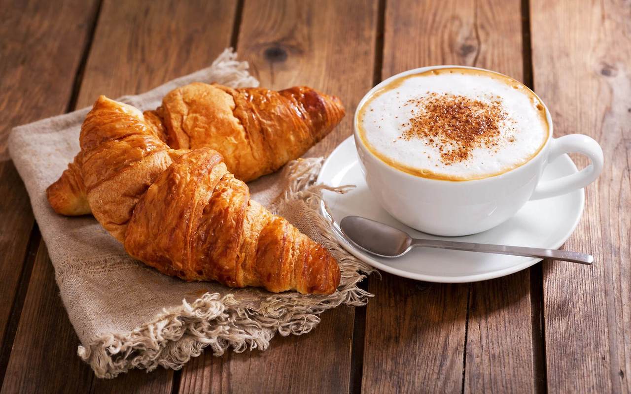 how-to-eat-croissants-with-coffee-1706279818.jpg