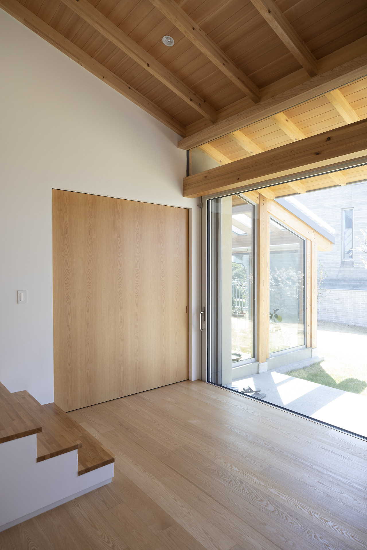 사진4-1_부엌 목조벽문을 닫았을 때. ⓒ포스트픽.jpg