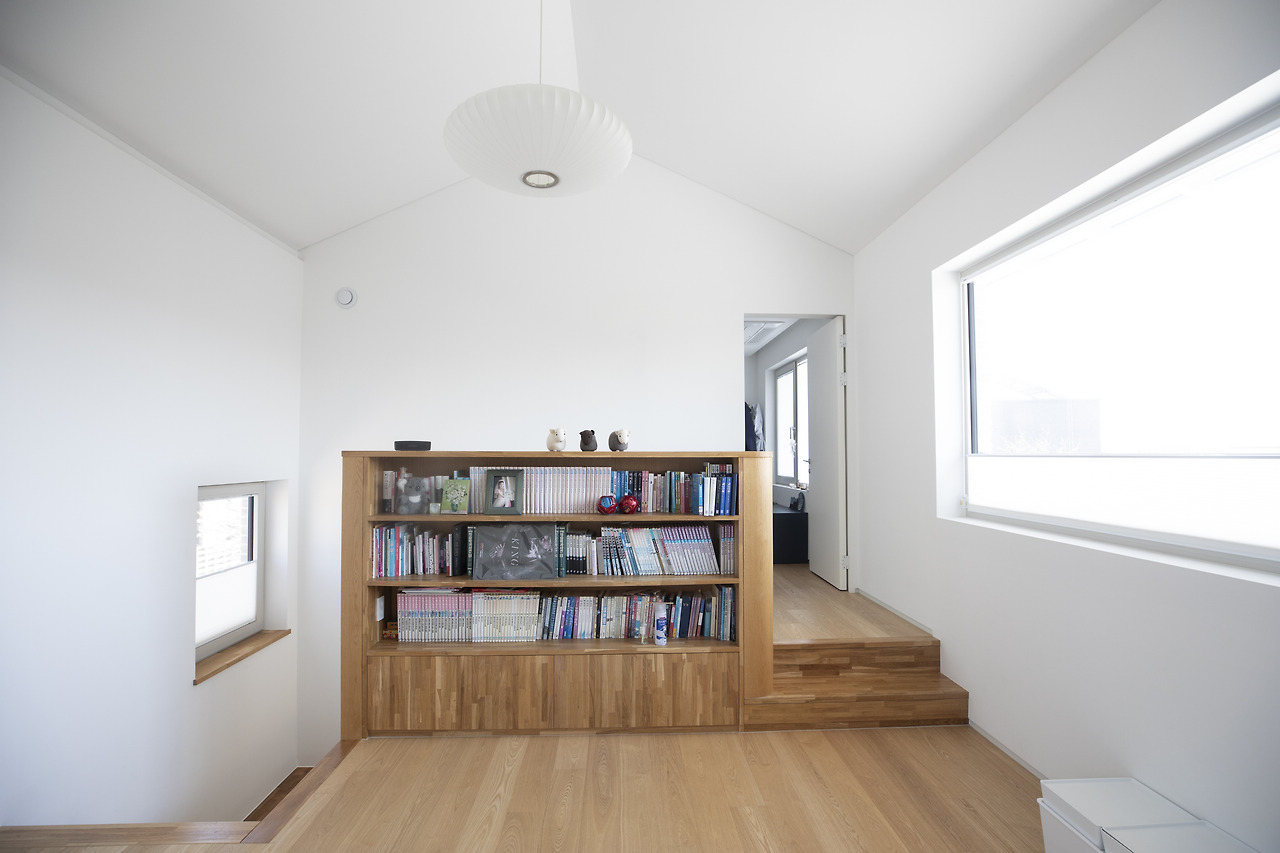 사진9_환한 빛이 들어오는 2층 거실. ⓒ포스트픽.jpg