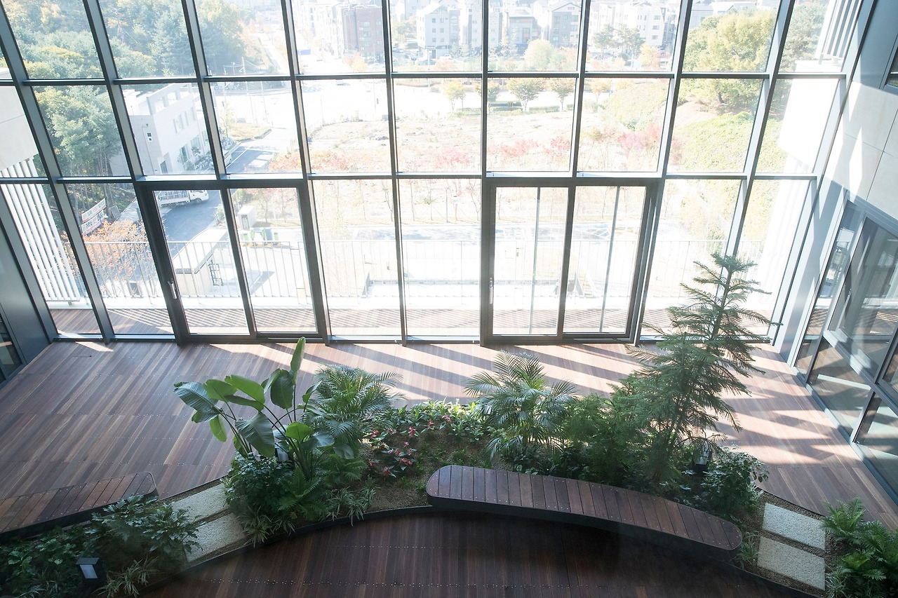 사진4축_디어스 타워 7, 8층 공중정원(아트리움)의 채광창 ⓒ나르실리온(김용순).jpg