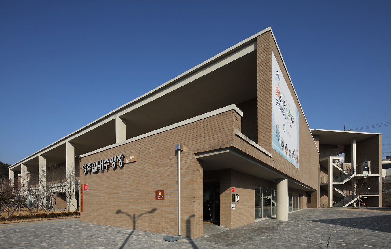 사진5-영주 수영장 외경.jpg