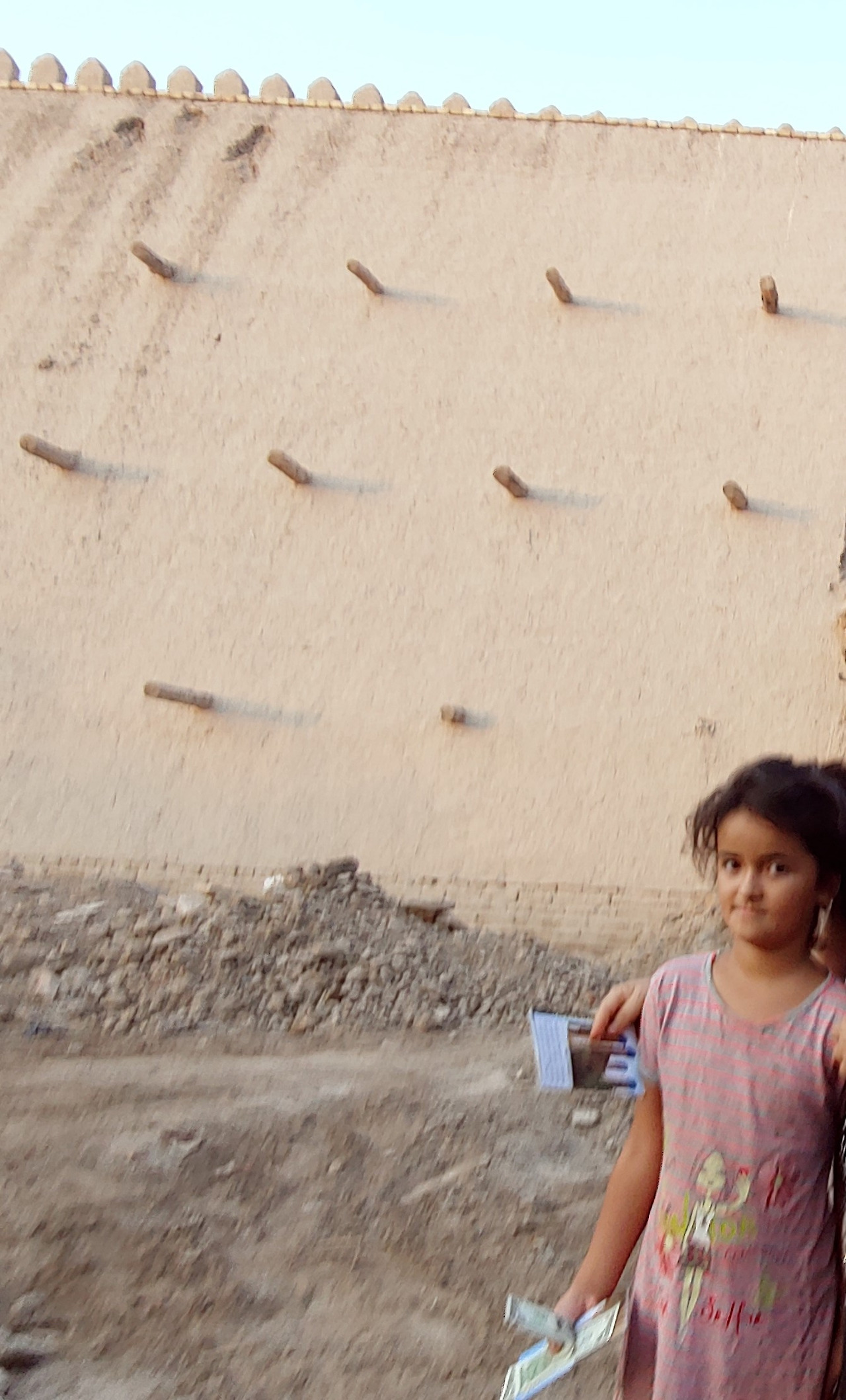 히바 서문 소녀2 (2).jpg