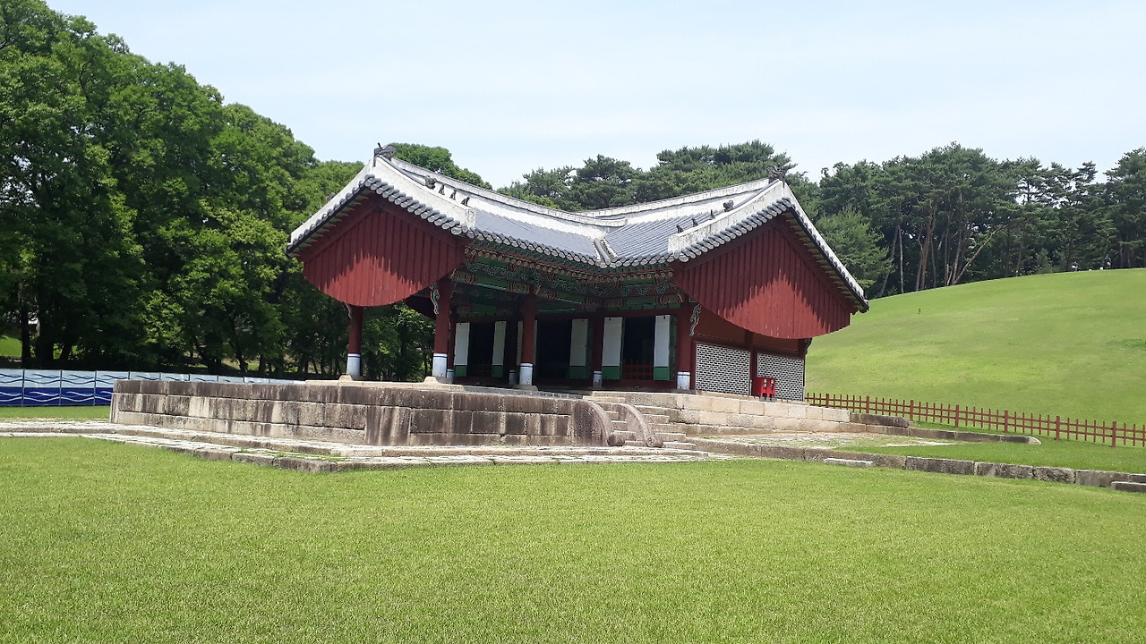 순조 인릉 정자각.jpg