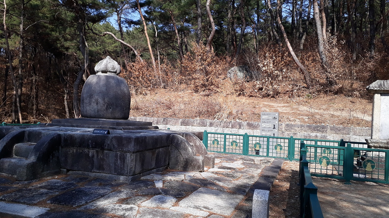 신륵사 보제존자 석종.jpg