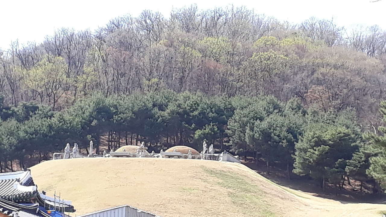 현종과 명성왕후 숭릉 전경.jpg