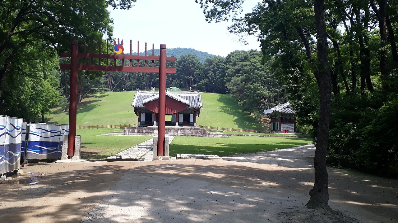 순조 인릉 입구.jpg