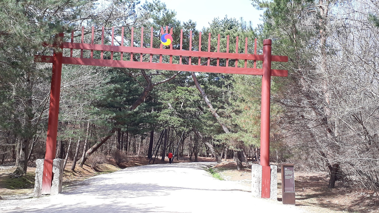 동구릉 입구 홍살문.jpg