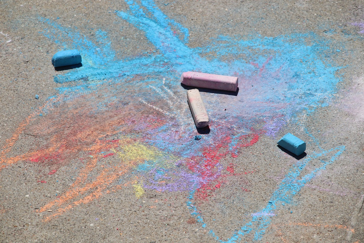 sidewalk-chalk-3367719_1280.jpg