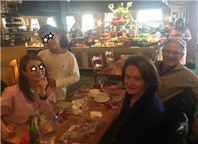 퍼스 식사 수정.jpg