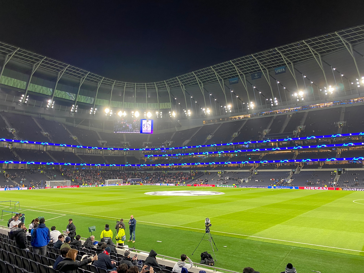 스물 아홉, 그 서른의 문턱에서_토트넘_화이트하트레인.jpg