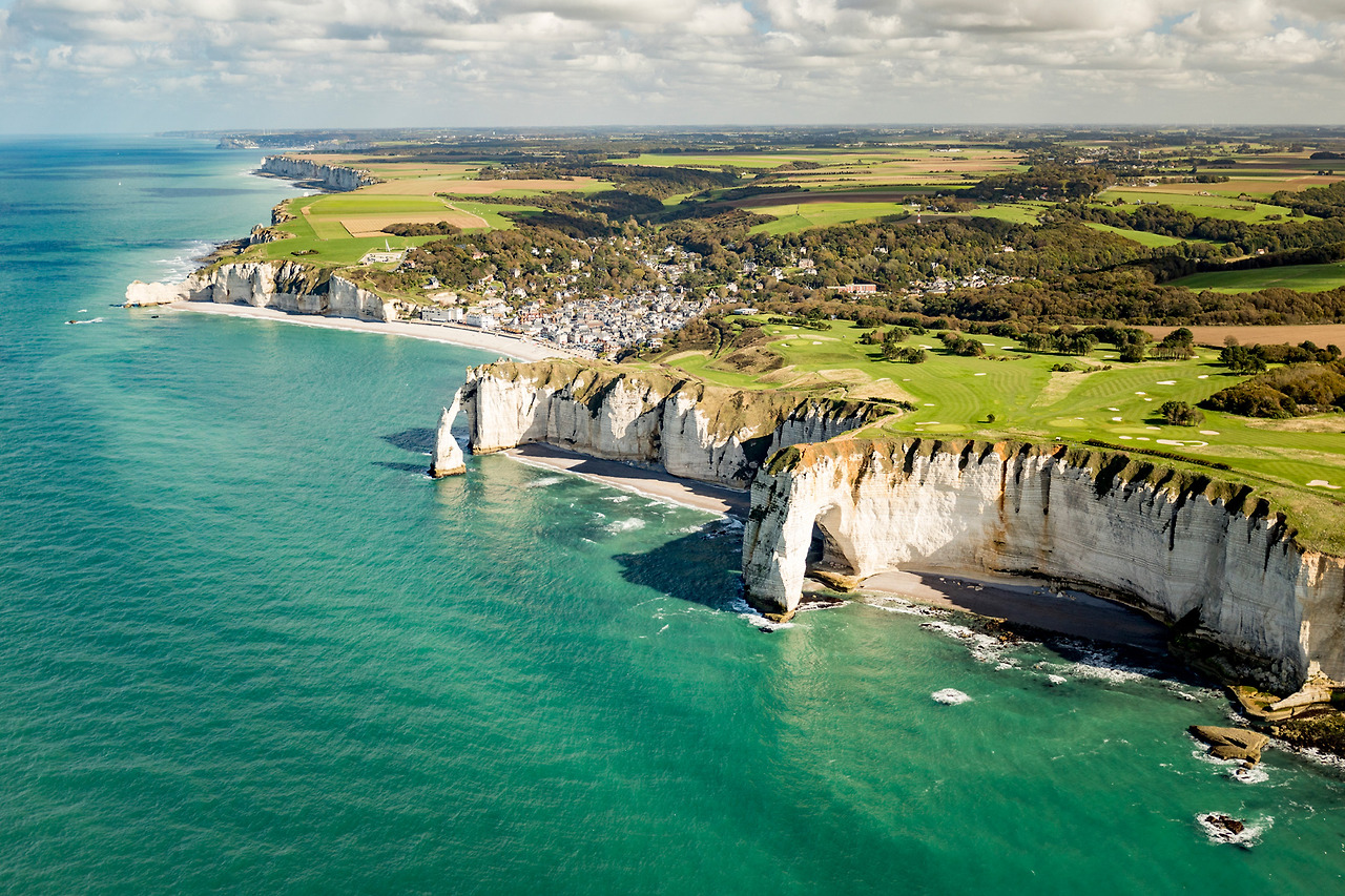 1 Golf Etretat, vue aerienne falaises d'etretat, Vincent Rustuel.jpg