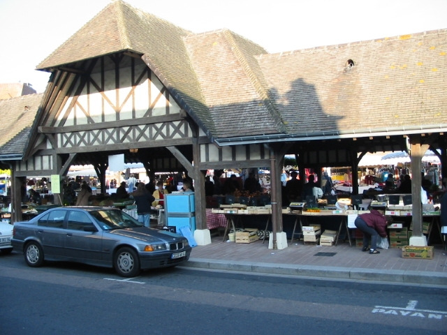 Marché des halles à Deauville 4.jpg